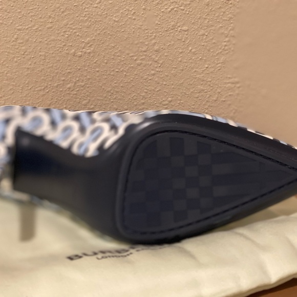 Burberry Heels - Picture 8 of 10